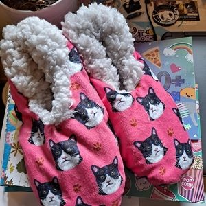 Comfies Pink Cat Print Slippers 😺 🩷